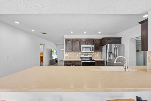 920 S Lake Drive, Lantana, FL 33462