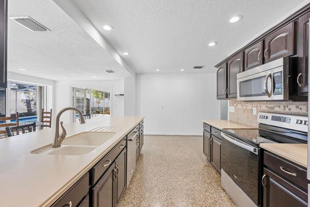 920 S Lake Drive, Lantana, FL 33462