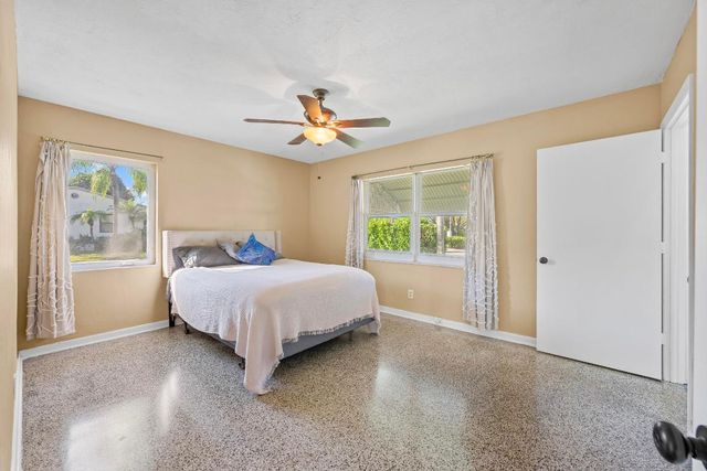 920 S Lake Drive, Lantana, FL 33462