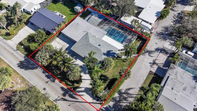 920 S Lake Drive, Lantana, FL 33462