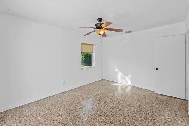 920 S Lake Drive, Lantana, FL 33462