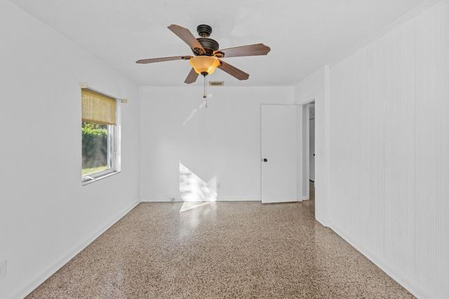 920 S Lake Drive, Lantana, FL 33462