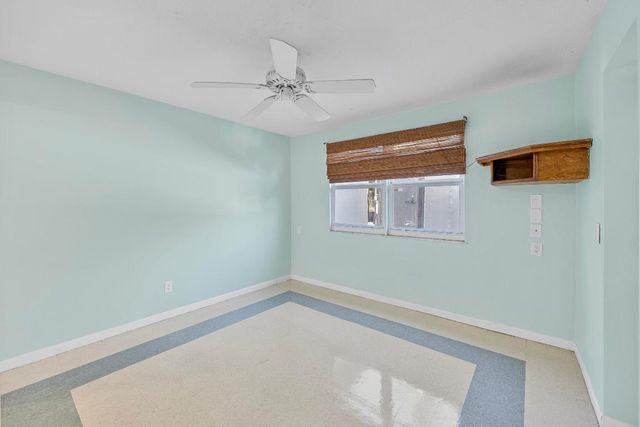 920 S Lake Drive, Lantana, FL 33462