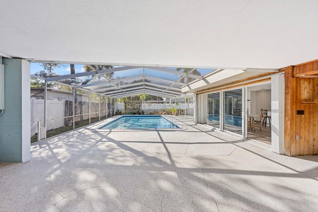 920 S Lake Drive, Lantana, FL 33462