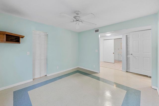 920 S Lake Drive, Lantana, FL 33462