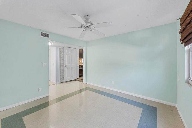 920 S Lake Drive, Lantana, FL 33462