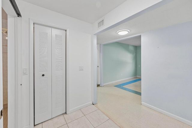 920 S Lake Drive, Lantana, FL 33462