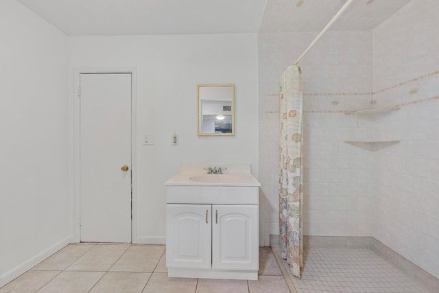 920 S Lake Drive, Lantana, FL 33462