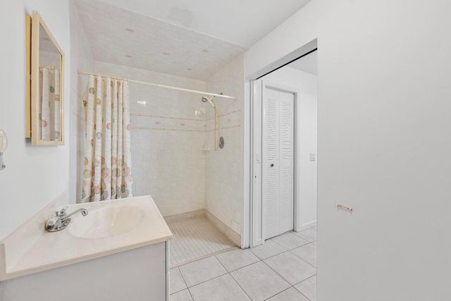 920 S Lake Drive, Lantana, FL 33462