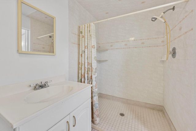 920 S Lake Drive, Lantana, FL 33462