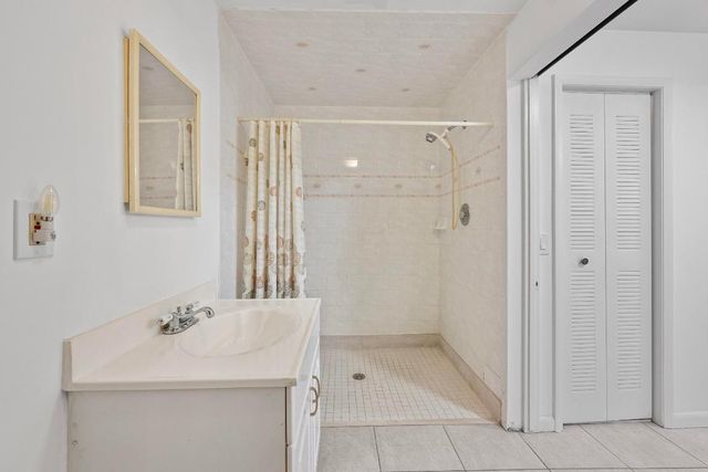 920 S Lake Drive, Lantana, FL 33462