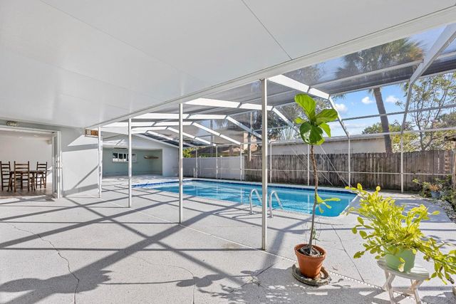 920 S Lake Drive, Lantana, FL 33462