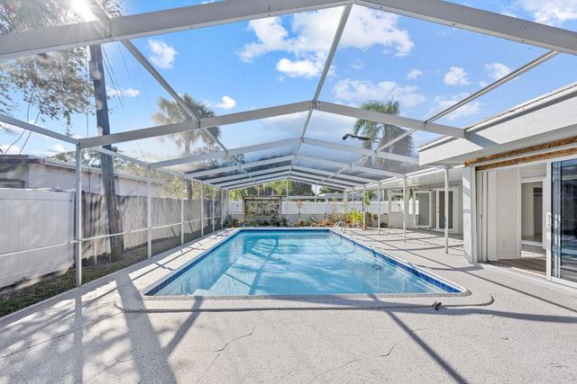 920 S Lake Drive, Lantana, FL 33462