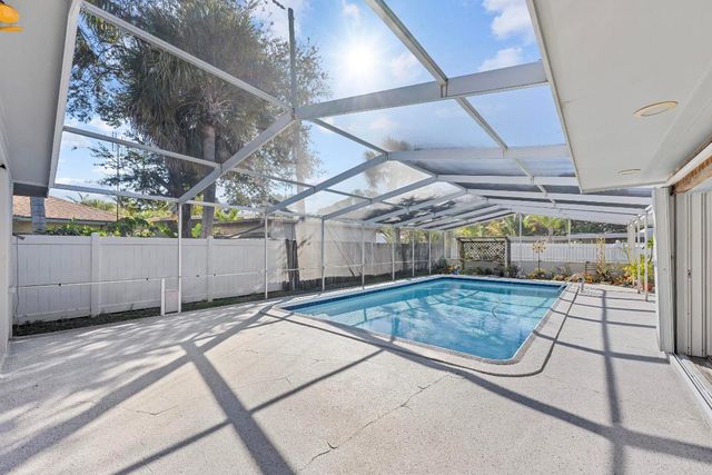 920 S Lake Drive, Lantana, FL 33462