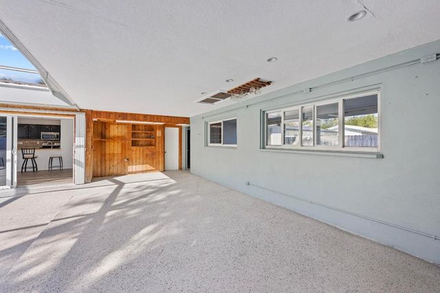 920 S Lake Drive, Lantana, FL 33462