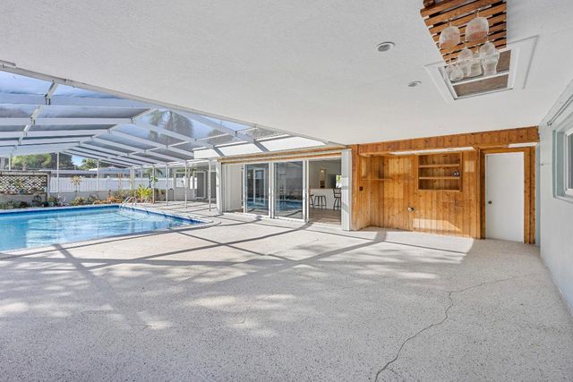 920 S Lake Drive, Lantana, FL 33462