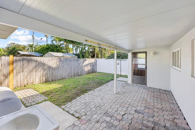 920 S Lake Drive, Lantana, FL 33462