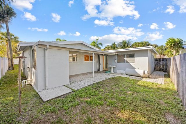 920 S Lake Drive, Lantana, FL 33462
