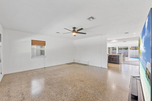 920 S Lake Drive, Lantana, FL 33462