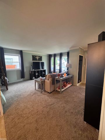 25764 Mackinac Drive, Roseville, MI 48066