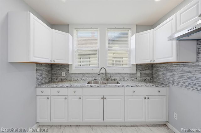 16909 Ardmore Street, Detroit, MI 48235