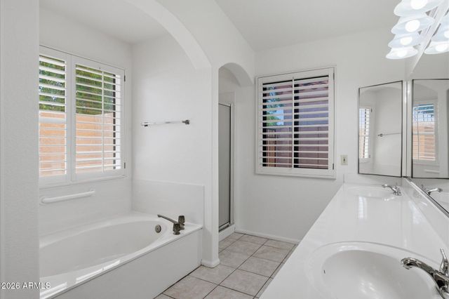 246 E VAUGHN Avenue, Gilbert, AZ 85234