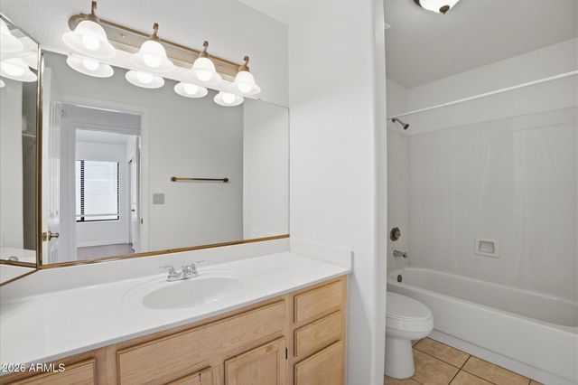 246 E VAUGHN Avenue, Gilbert, AZ 85234