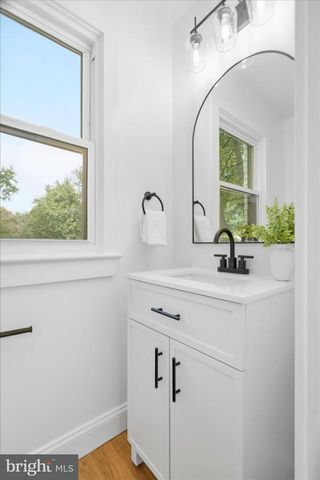 9424 COLESVILLE RD, Silver Spring, MD 20901