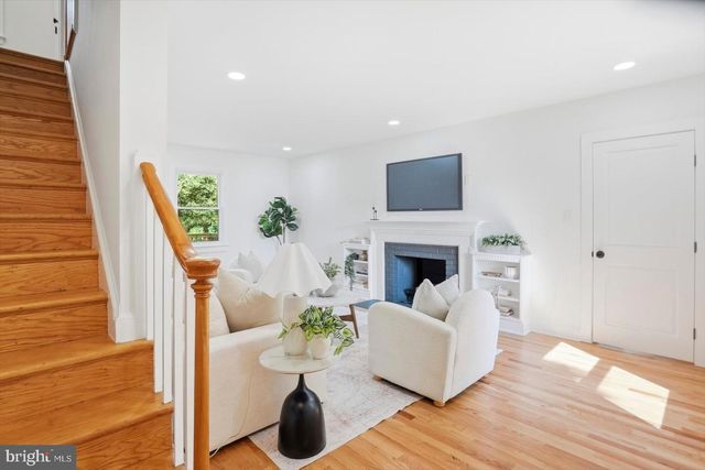 9424 COLESVILLE RD, Silver Spring, MD 20901