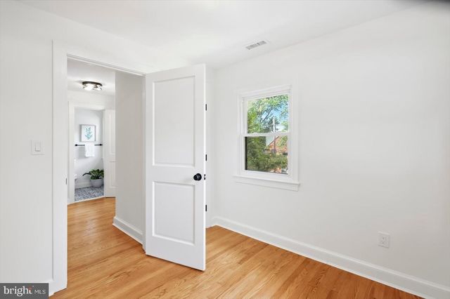 9424 COLESVILLE RD, Silver Spring, MD 20901