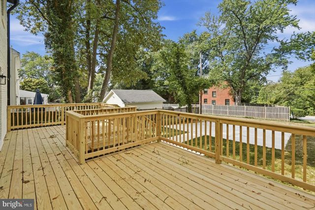 9424 COLESVILLE RD, Silver Spring, MD 20901