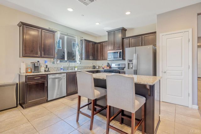 1090 Jade Way, Lemoore, CA 93245