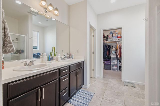 1090 Jade Way, Lemoore, CA 93245