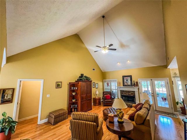 4008 Biltmore Cove Way NE, Buford, GA 30519