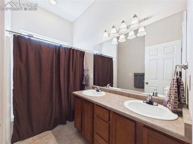 553 S Saunders Drive, Pueblo West, CO 81007
