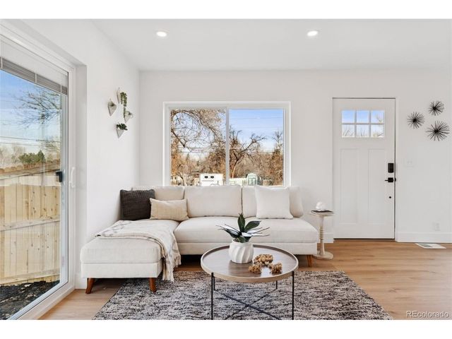 1484 W Lake Ave, Littleton, CO 80120