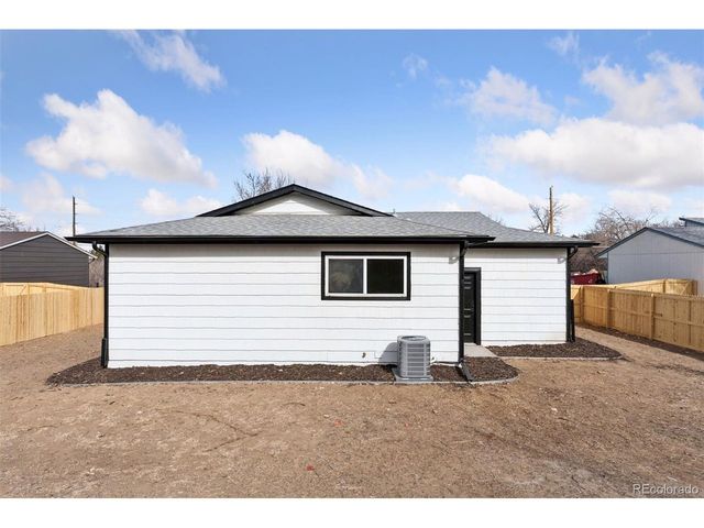 1484 W Lake Ave, Littleton, CO 80120