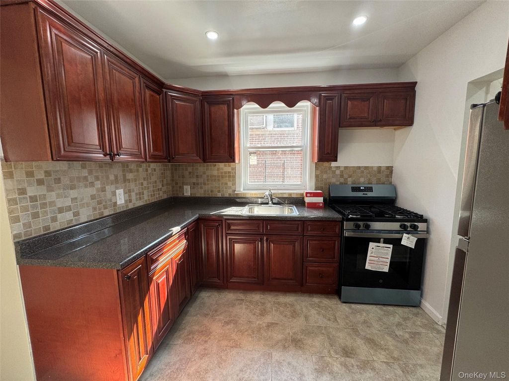 1054 Lydig Avenue, Bronx, NY 10461