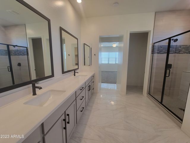 240 E Shamrock Drive, Chandler, AZ 85286