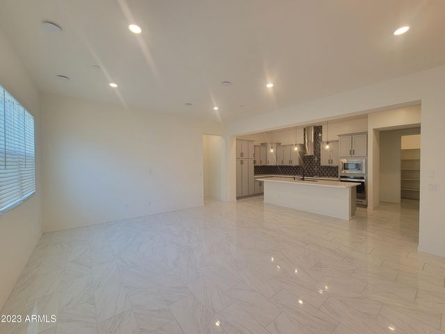 240 E Shamrock Drive, Chandler, AZ 85286