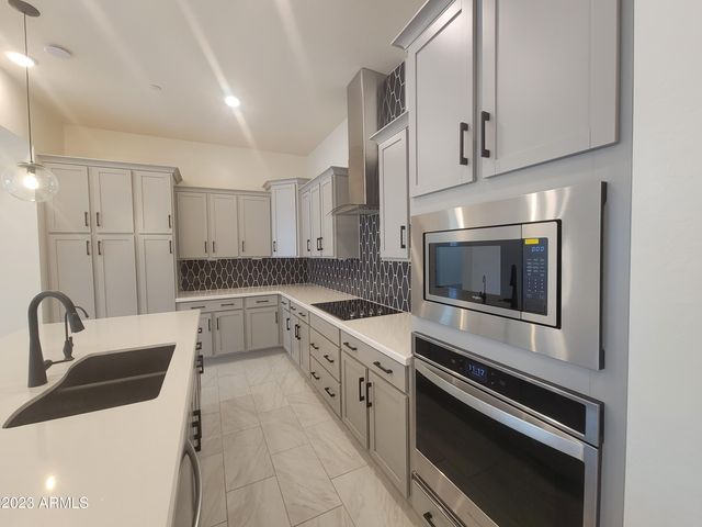 240 E Shamrock Drive, Chandler, AZ 85286