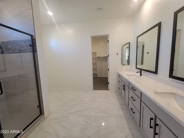 240 E Shamrock Drive, Chandler, AZ 85286