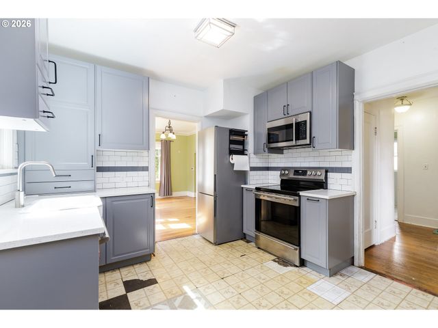 5415 N FESSENDEN St, Portland, OR 97203