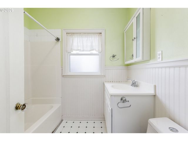 5415 N FESSENDEN St, Portland, OR 97203
