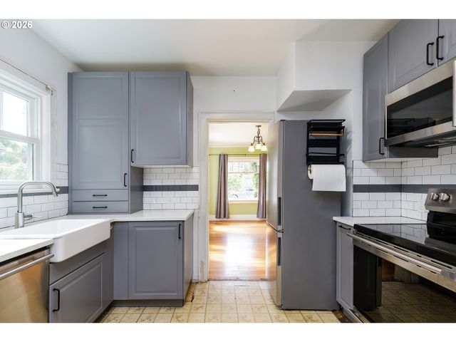 5415 N FESSENDEN St, Portland, OR 97203