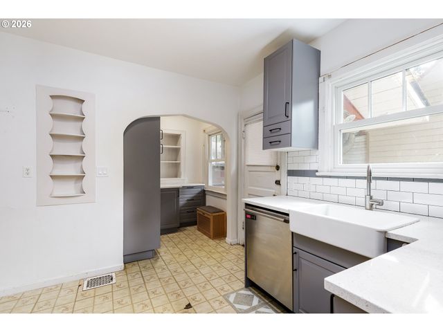 5415 N FESSENDEN St, Portland, OR 97203