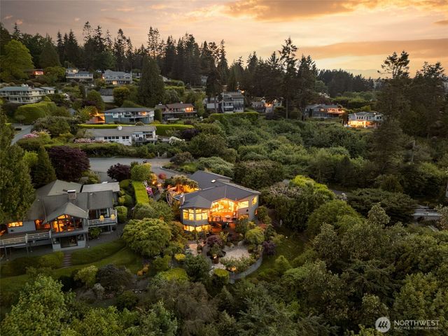10847 Bill Point Bluff NE, Bainbridge Island, WA 98110