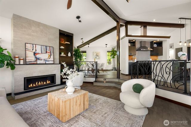 10847 Bill Point Bluff NE, Bainbridge Island, WA 98110