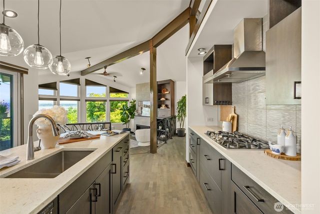 10847 Bill Point Bluff NE, Bainbridge Island, WA 98110