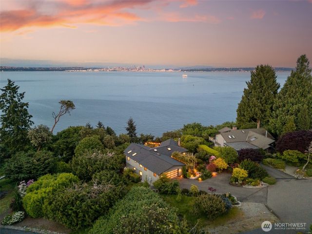 10847 Bill Point Bluff NE, Bainbridge Island, WA 98110